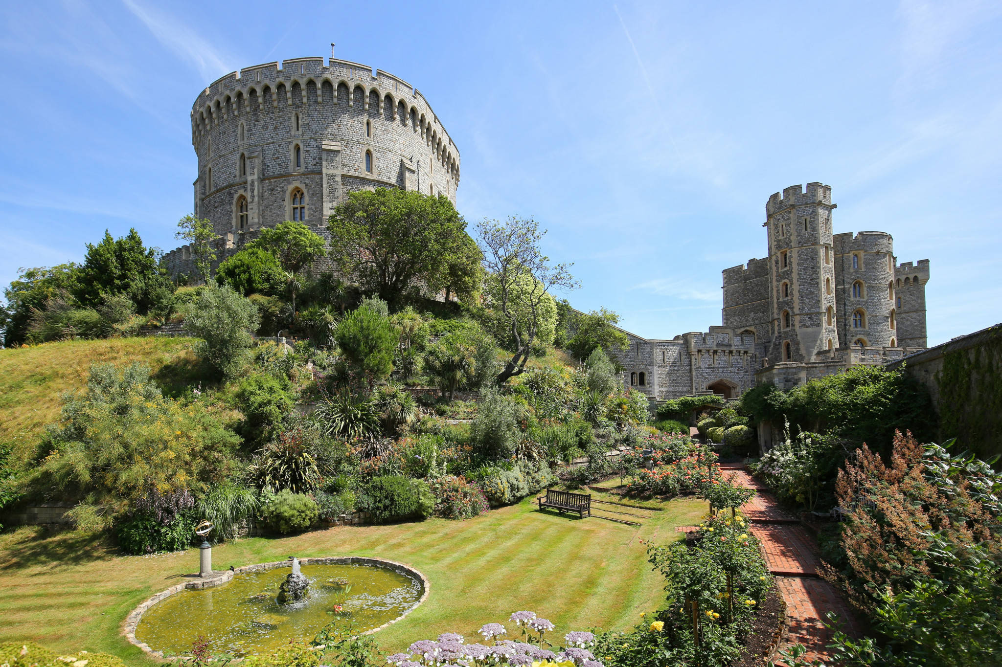 Windsor Castle, Stonehenge, and Oxford Tour from London - Photo 1 of 14